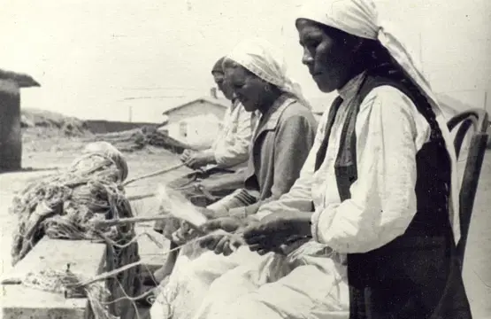 Jinsiy aloqada bolgan keksa er-xotinning fotosurati