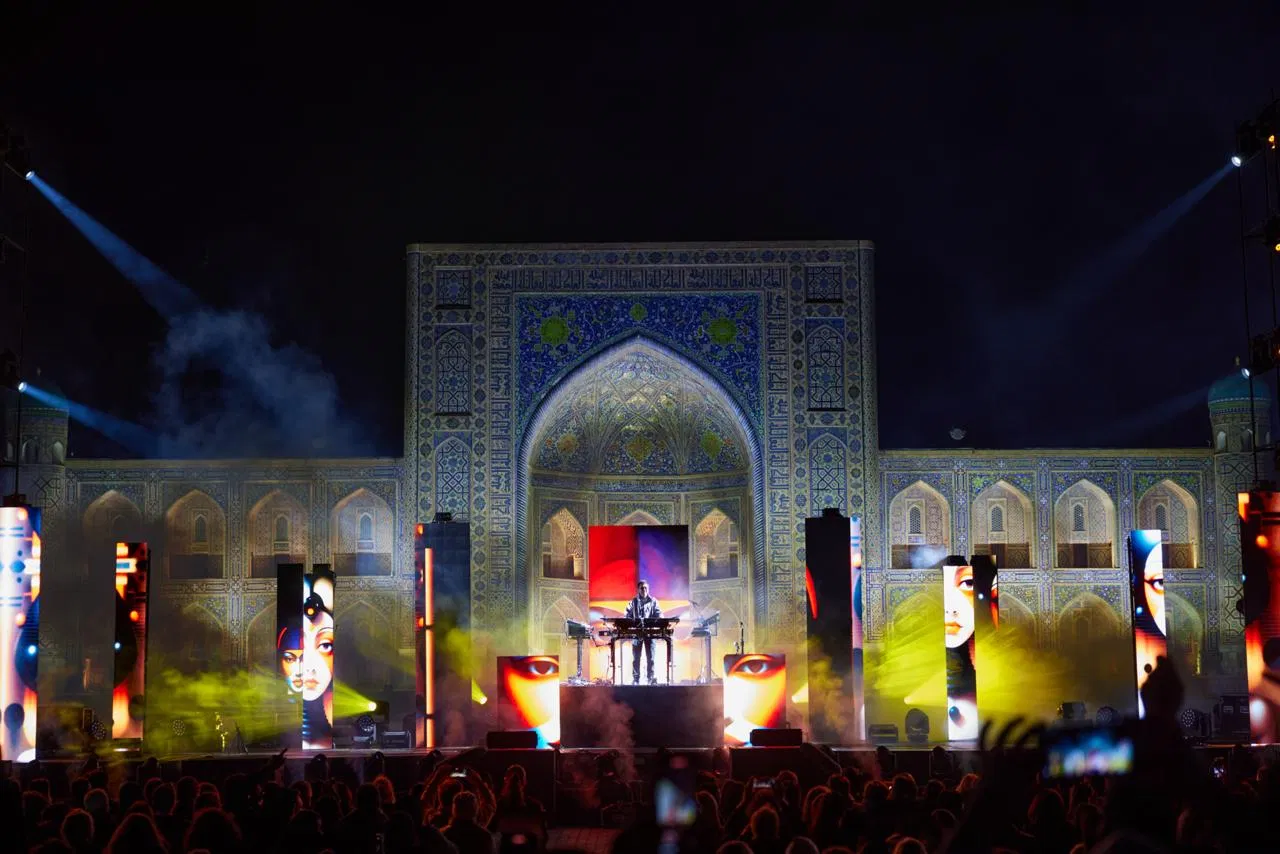 Mashhur fransuz musiqachisi Registon maydonida konsert berdi