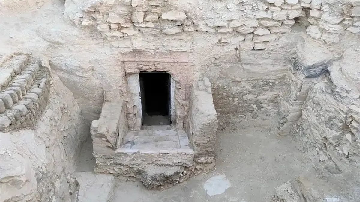Dutch archaeologists have discovered an ancient Egyptian tomb dating back 3,000 years.