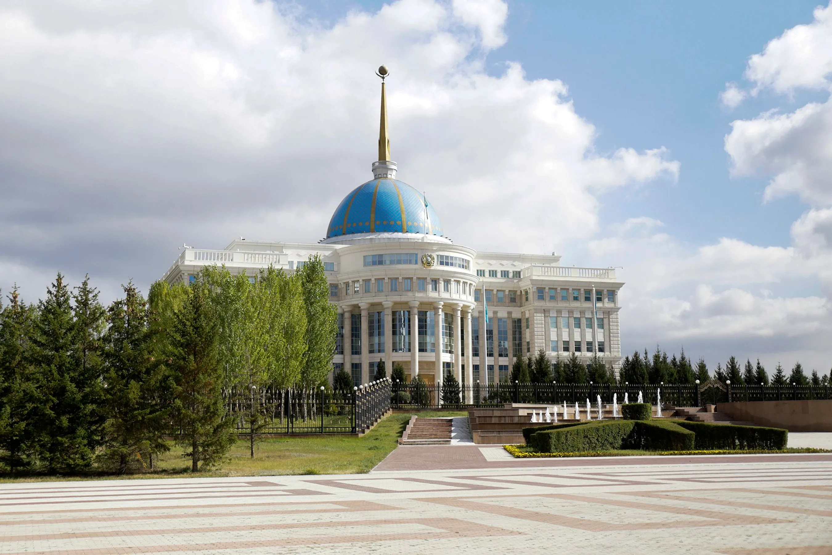 Kazakhstan has established the Shamshi Kaldyakov Medal and the title of Honored Artist.