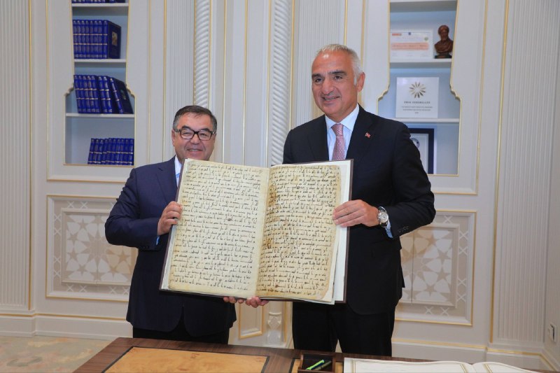 Tashkent received a copy of the collected works of Alisher Navoi