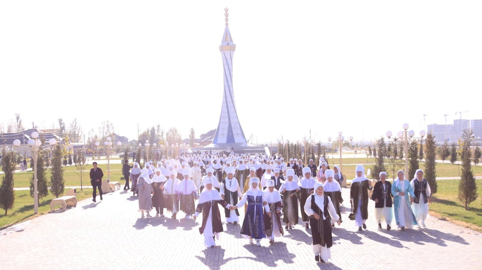 In Kyzylorda, the evolution of women's headwear from the white headscarf to the kimeshek was showcased
