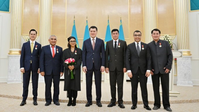 Vice President of Kazakhstan Awards Central Asian Artists