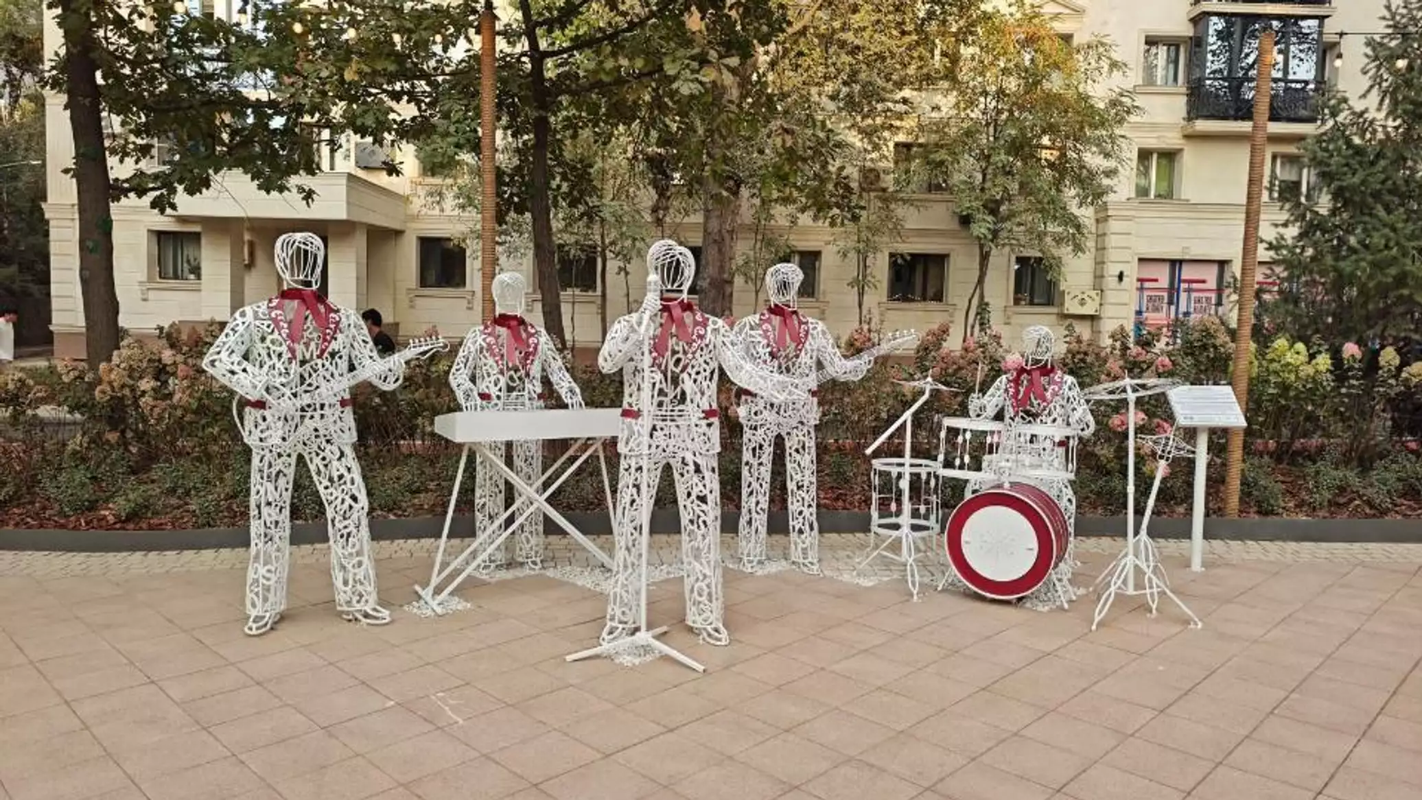 Art Installation Dedicated to Dos-Mukasan Opens in Almaty