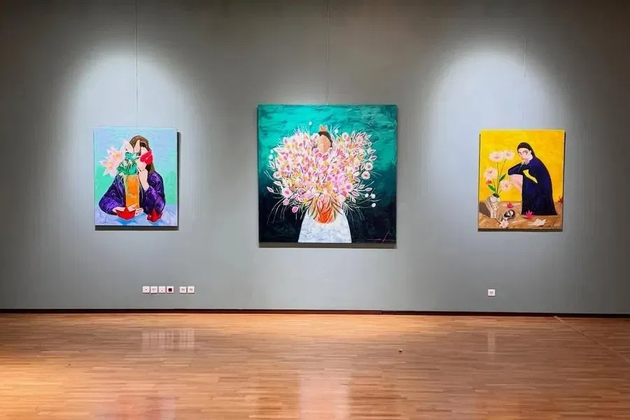 Sardor Erkinov’s Exhibition “Bouquets from You” on View in Tashkent