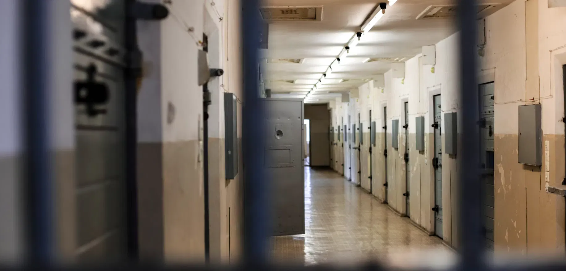 Криминальное чтиво: 5 самых известных книг, написанных за решеткой