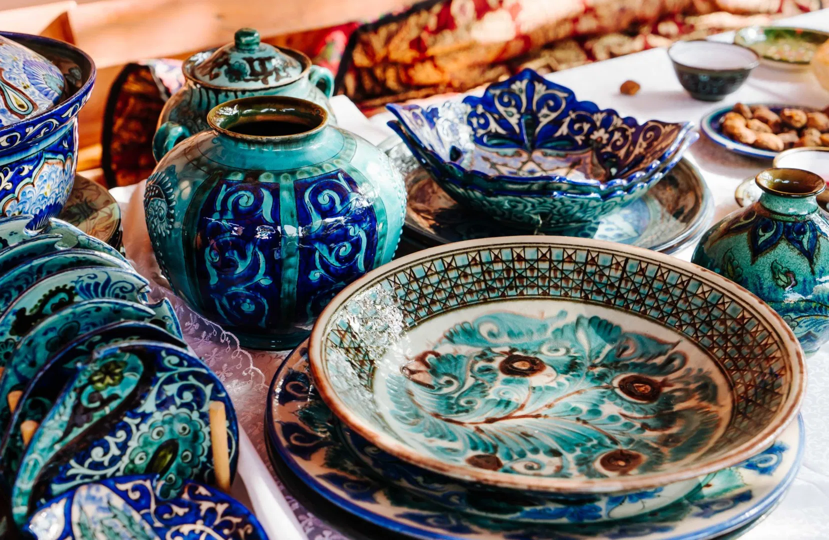 Traditional ceramics of Uzbekistan presented in Warsaw