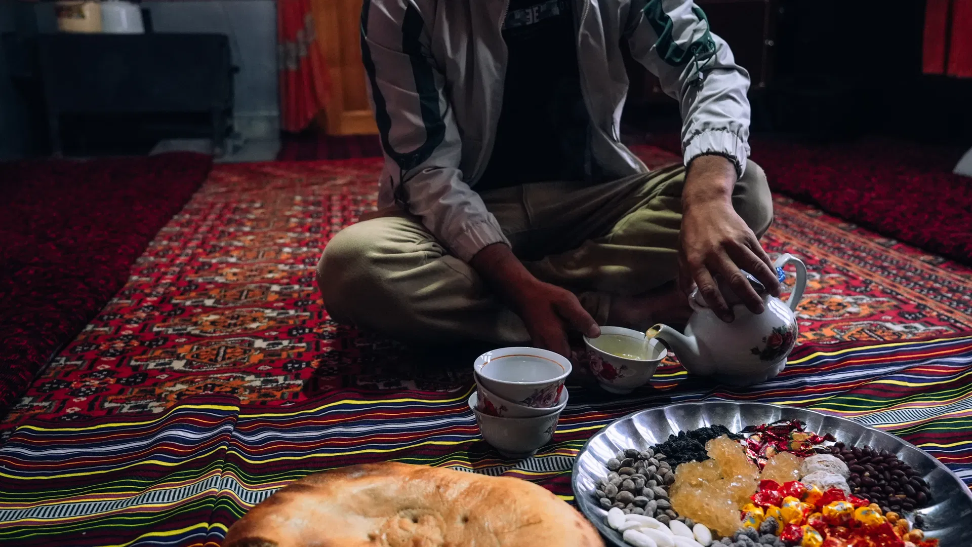 Green tea, red tea party: why the USSR tried to turn the teahouse into a political lecture hall