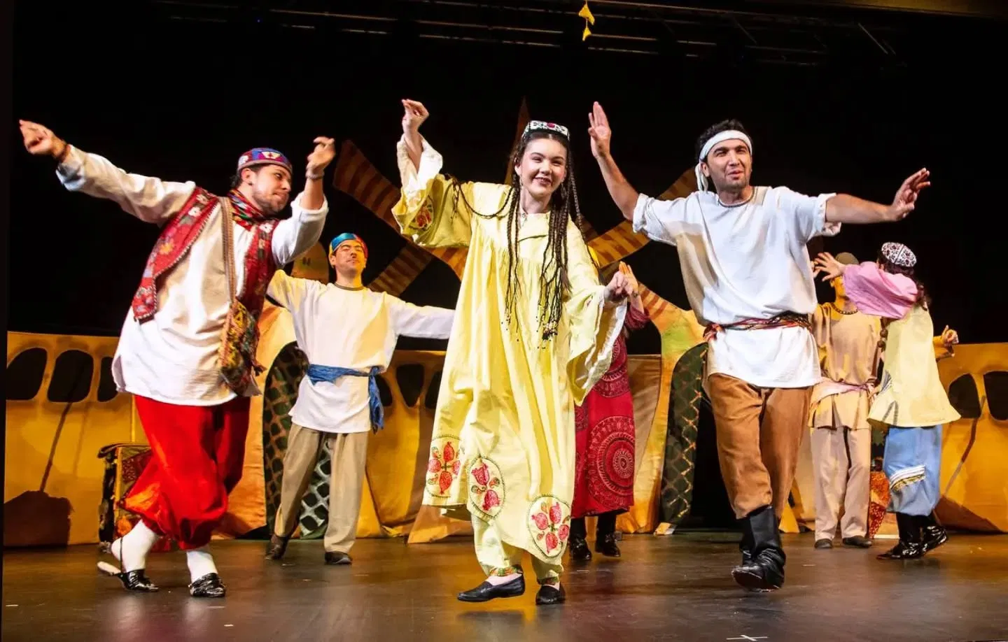 Tashkent Youth Experimental Theatre Performs at Festival in St Petersburg