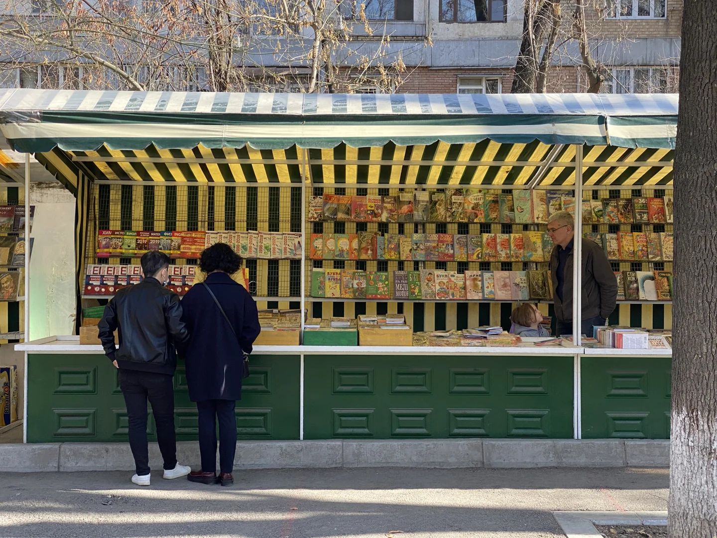In Uzbekistan, bookstores can open in the metro