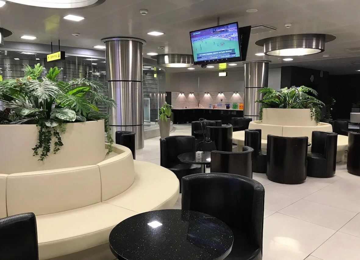 Cultural workers will receive free access to VIP lounges at airports
