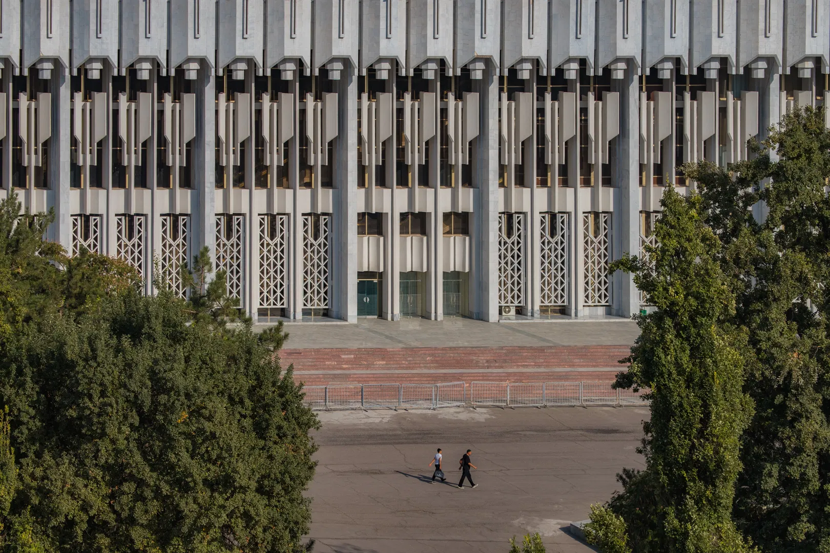 Международные организации меняют города. Но чувствуют ли эти изменения жители?