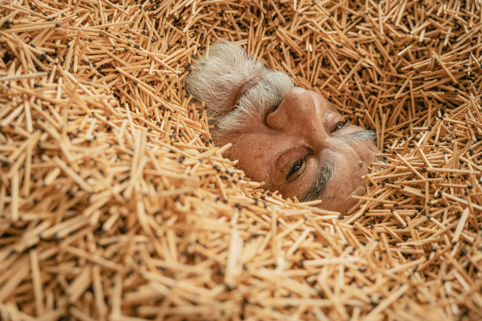 Vyacheslav Akhunov: yellow noses of front-line soldiers, executed medals and the moment of poisoning by creativity