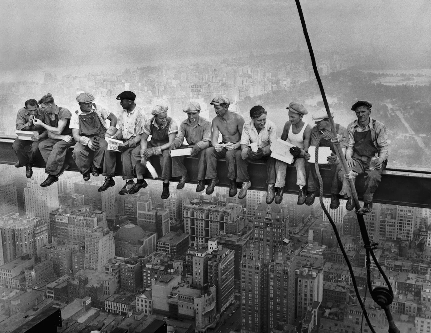 Photo of the day: Lunch atop a Skyscraper