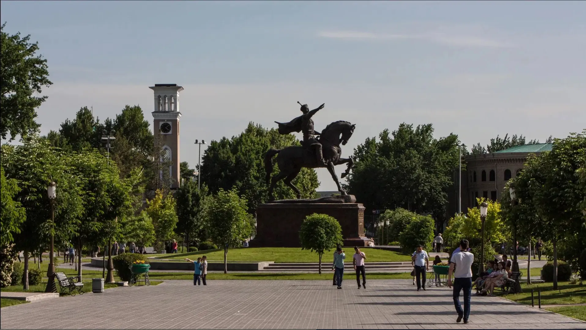 «Вокругскверная» экскурсия
