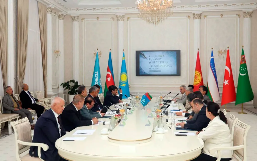 Turkmaniston TURKSOYning Andijondagi adabiy loyihalariga qo‘shildi