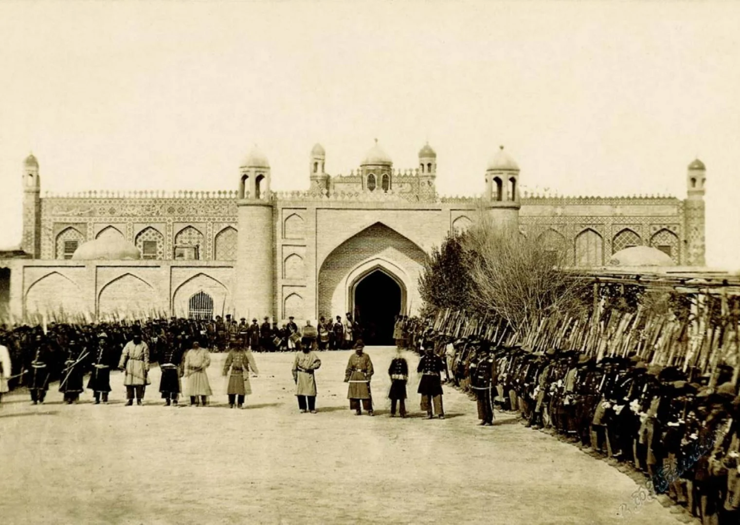 Photo of the day: Army at the Khan's palace