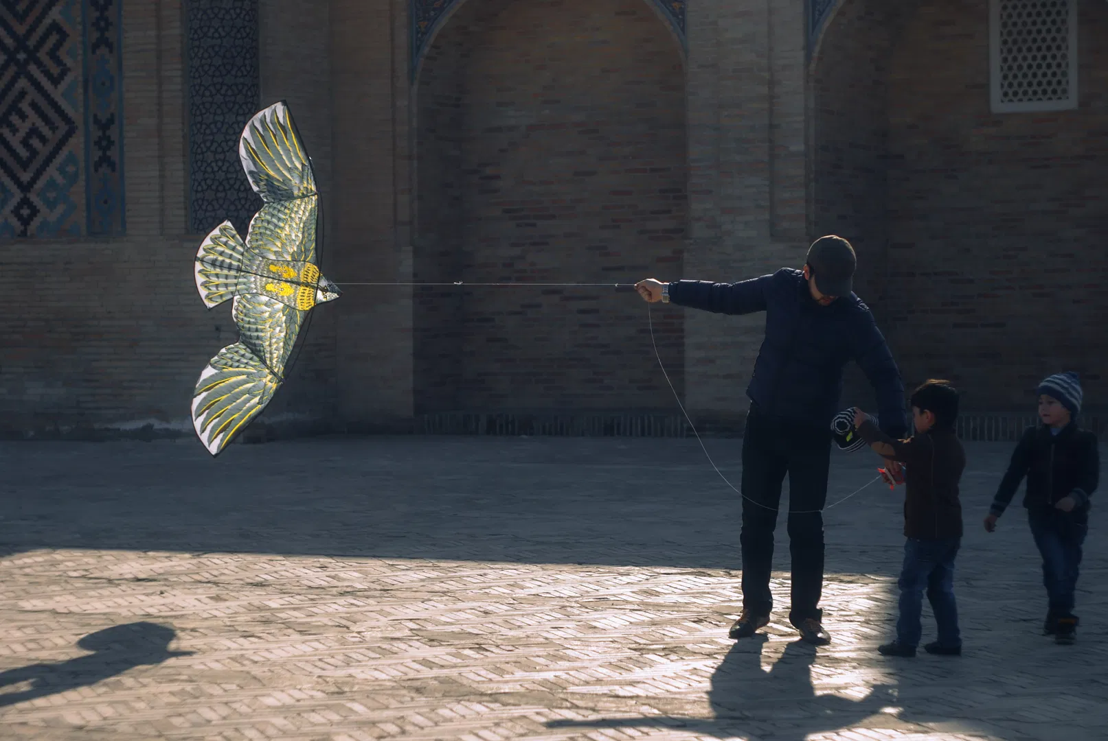 Shamol ortidan yugurganlar — varraklar mavsumi boshlanganida