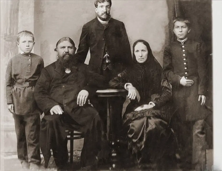 Tezikov o'z oilasi bilan