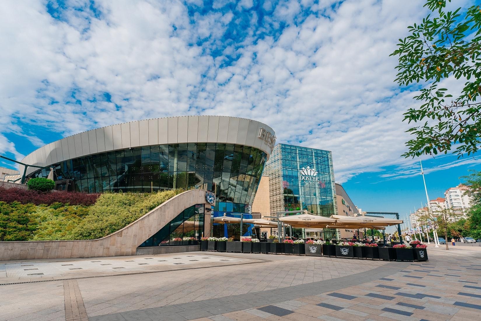 Dostyk Plaza, Алматы. Объект сертифицирован по системе OMIR на уровне Gold.