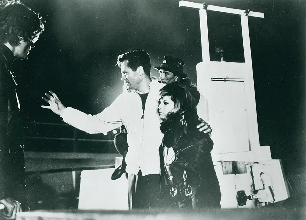 Roger Corman with Peter Fonda and Nancy Sinatra on the set of The Wild Angels