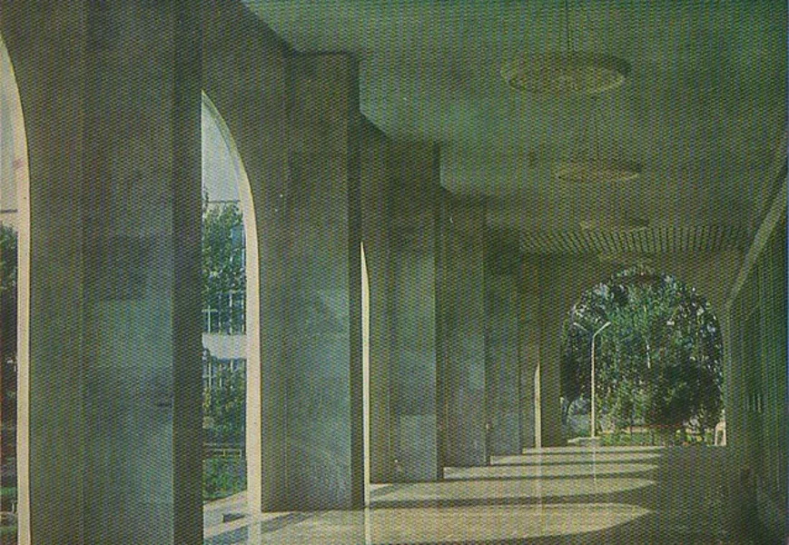 Central Exhibition Hall / zightsev / Flickr