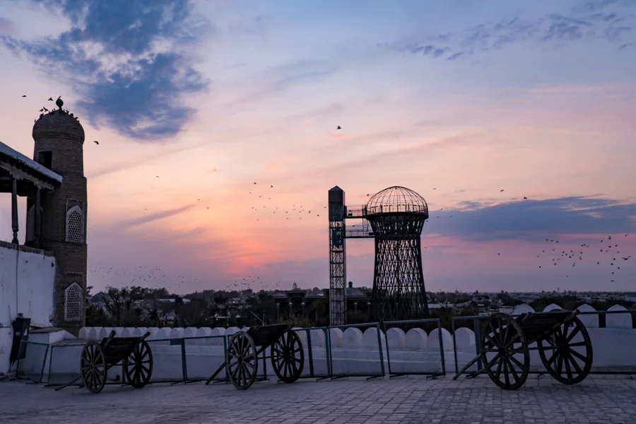 Шуховская водонапорная башня в Бухаре © uzbekistan.travel