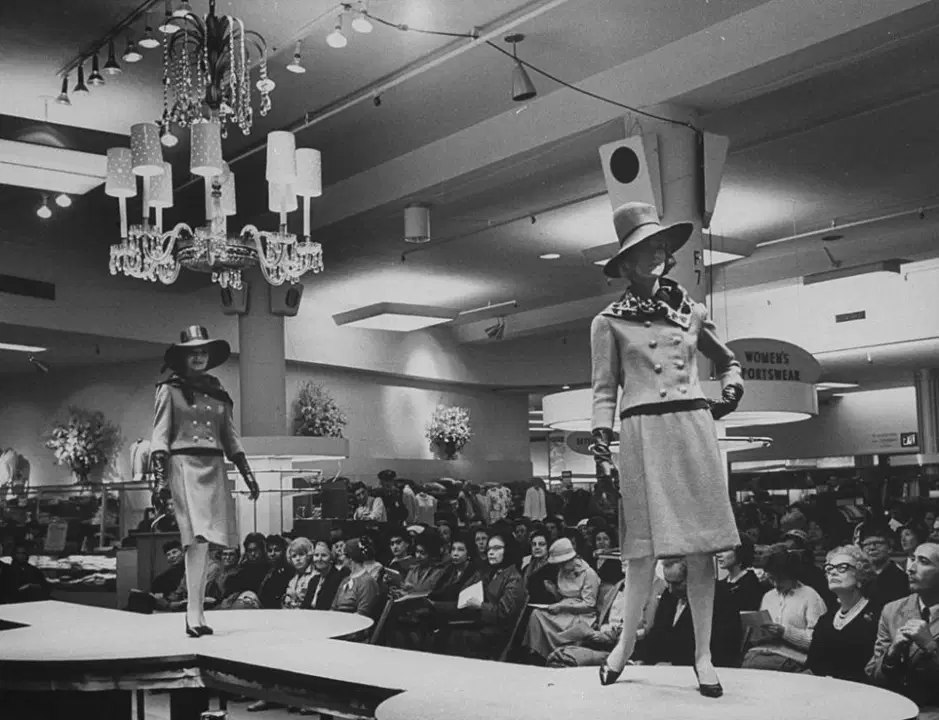 Lecture: "The History of Fashion: From Its Origins to the Present Day"
